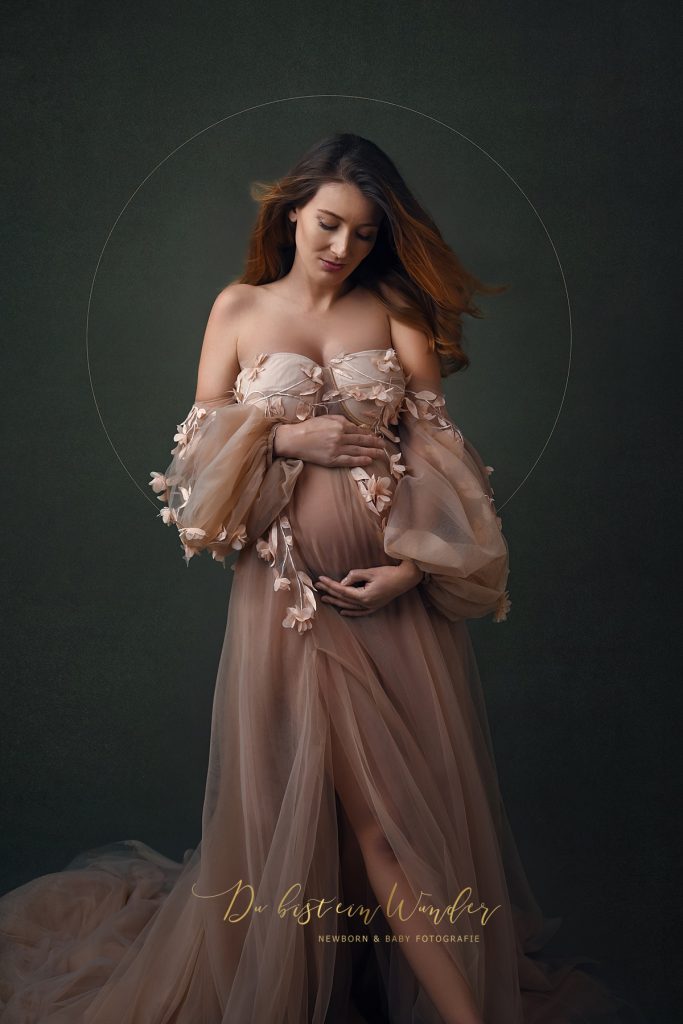 Fine Art Schwangerschaft- Newborn & Baby Fotografie - Schwangerschaft- und Babybauch Foto Shooting im speziellen Foto Atelier - von DubisteinWunder - Was kostet das Babybauch Fotoshooting?